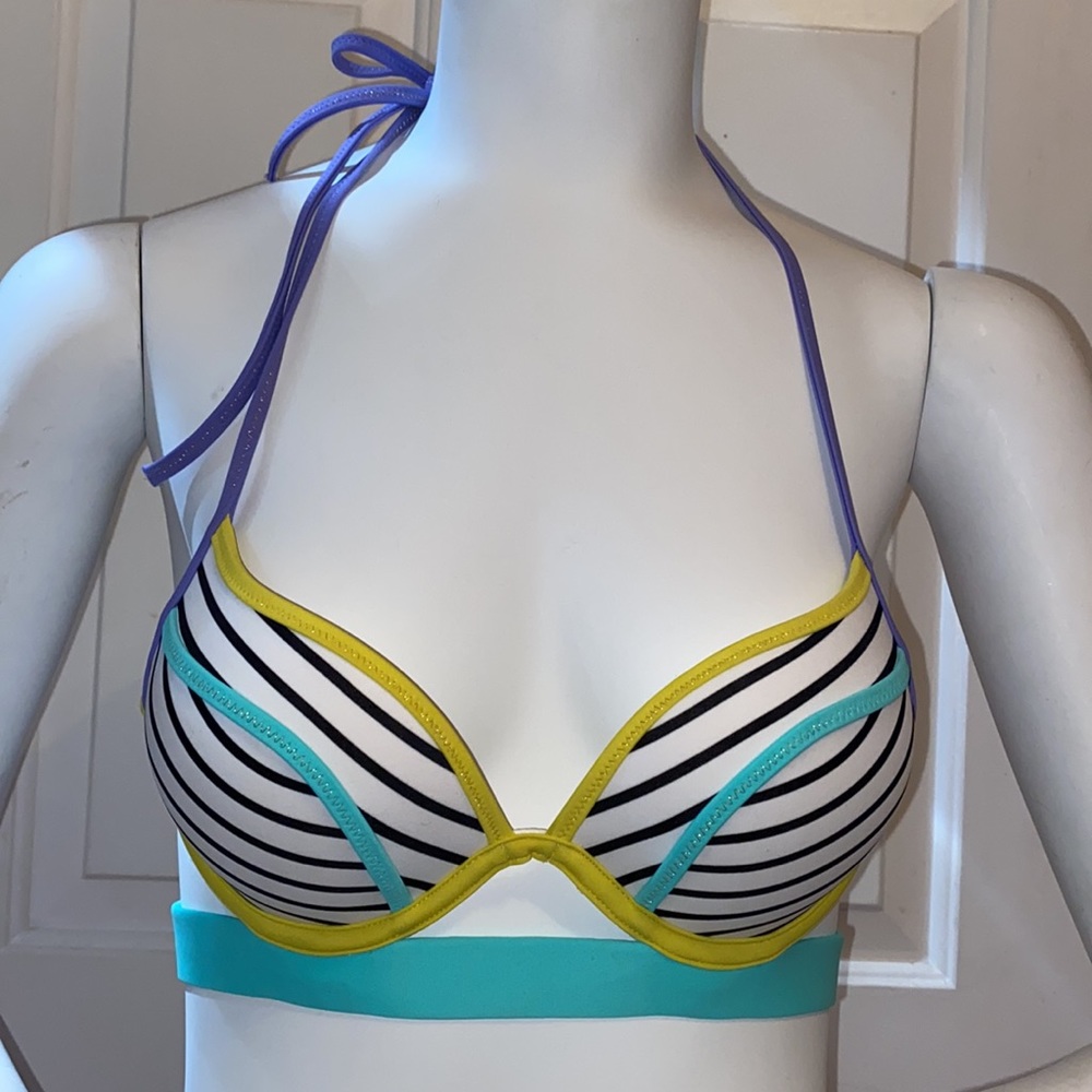 Victorias Seceret 34A swim Top